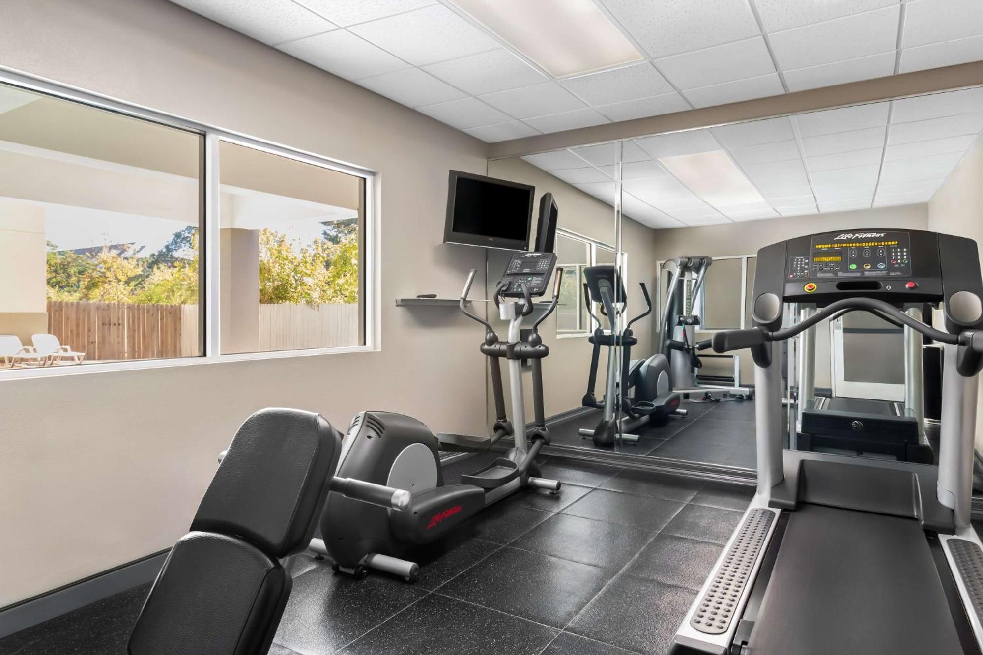 Sonesta Essential Iah Airport Jfk Boulevard - Newly Renovated ฮูสตัน ภายนอก รูปภาพ